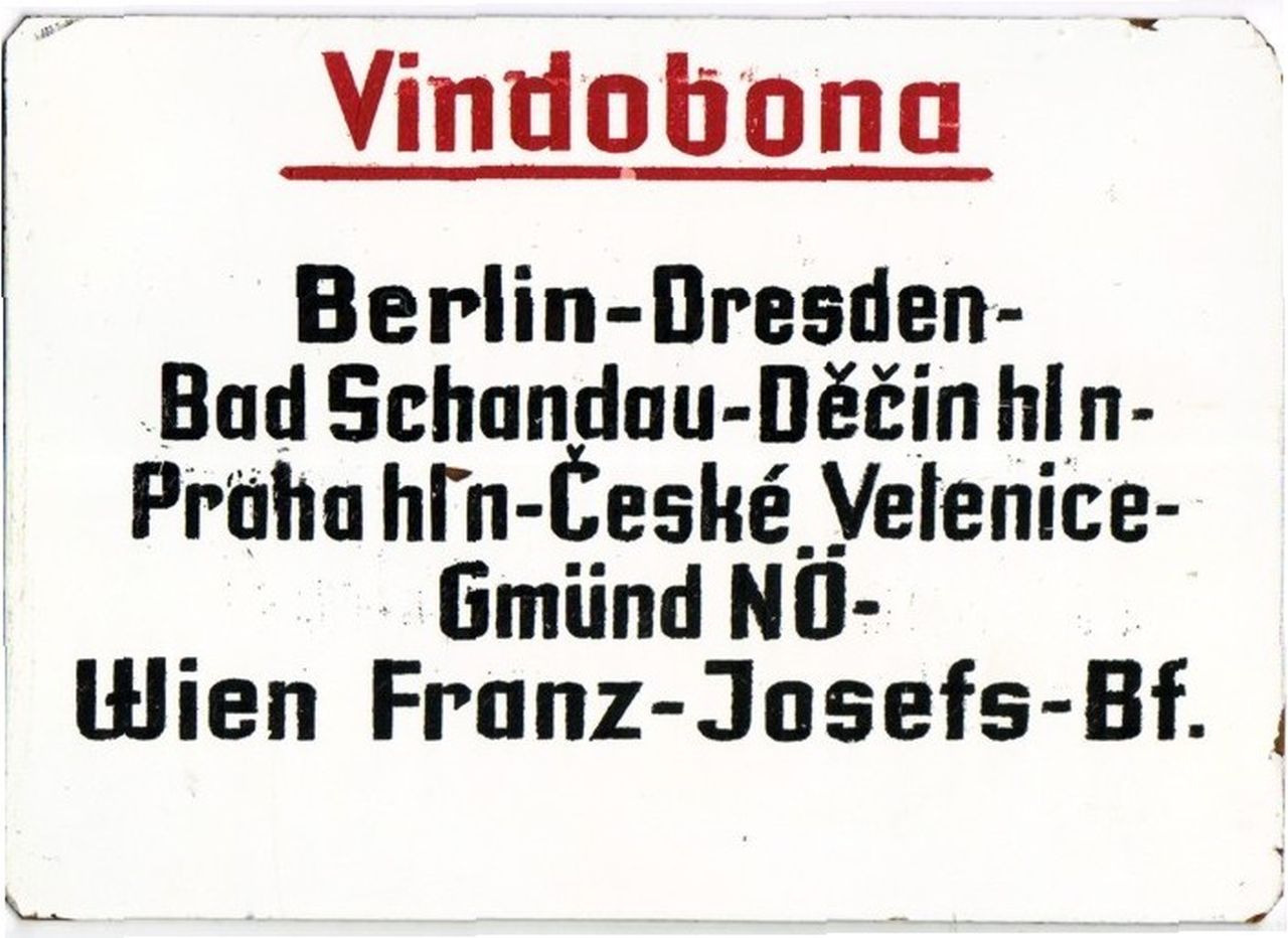 Eisenbahnmuseum Sigmundsherberg, Schild, Drei-Länder-Zug: Wien - Prag - Berlin (© Eisenbahnmuseum Sigmundsherberg)